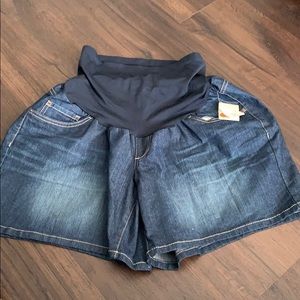 Maternity dark denim jean shorts 1x plus new